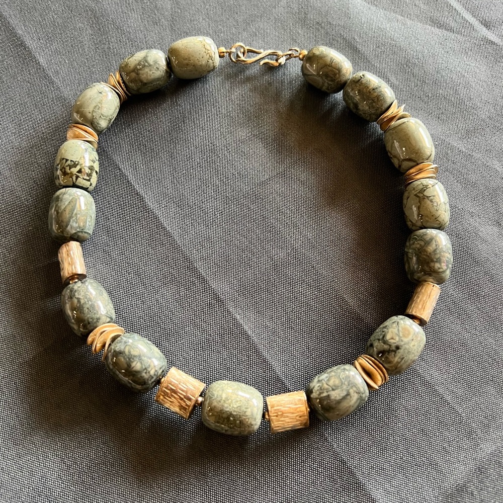 Lovely necklace jade green stone/  home from Asia. China Chinese Asian